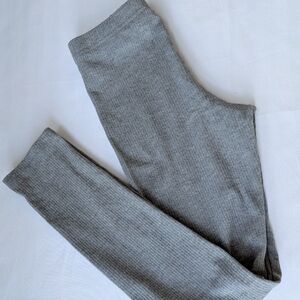 Kids NWOT Old Navy, Cotton Blend Grey Ribbed Leggings. Size L (10-12).